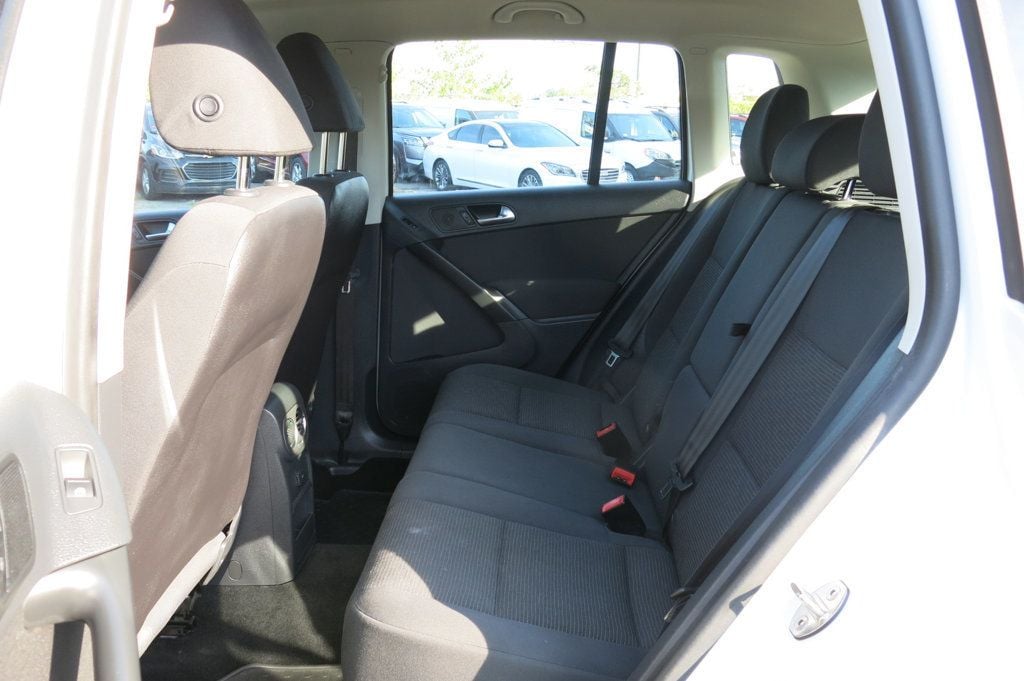 2017 Volkswagen Tiguan Limited S photo 14