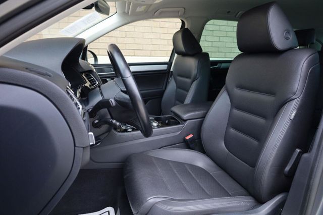 2017 Volkswagen Touareg Sport w/Technology - 23062698 - 14