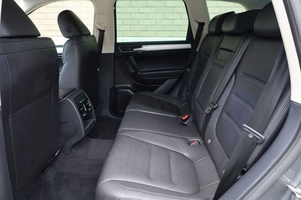 Volkswagen Touareg photo 18