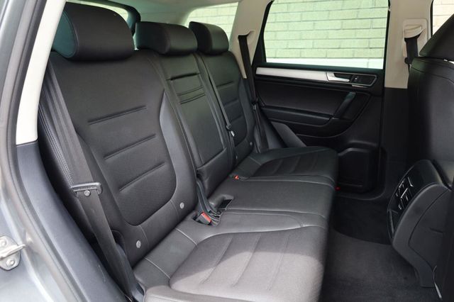 2017 Volkswagen Touareg Sport w/Technology - 23062698 - 20
