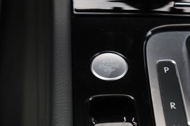 2017 Volkswagen Touareg Sport w/Technology - 23062698 - 30