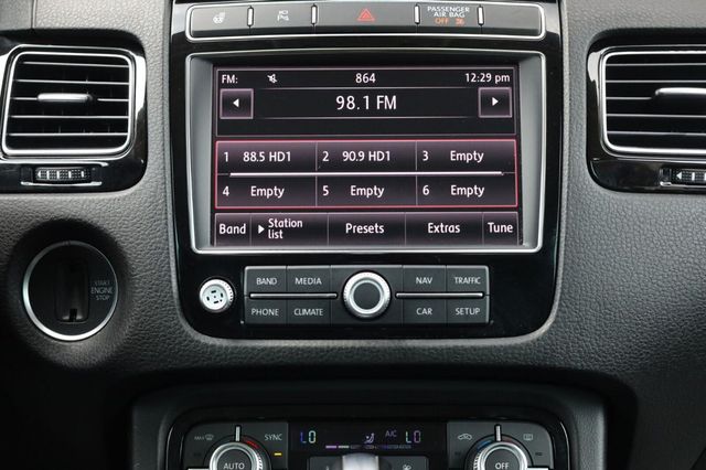 2017 Volkswagen Touareg Sport w/Technology - 23062698 - 33