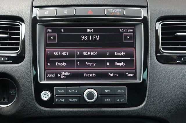 2017 Volkswagen Touareg Sport w/Technology - 23062698 - 34