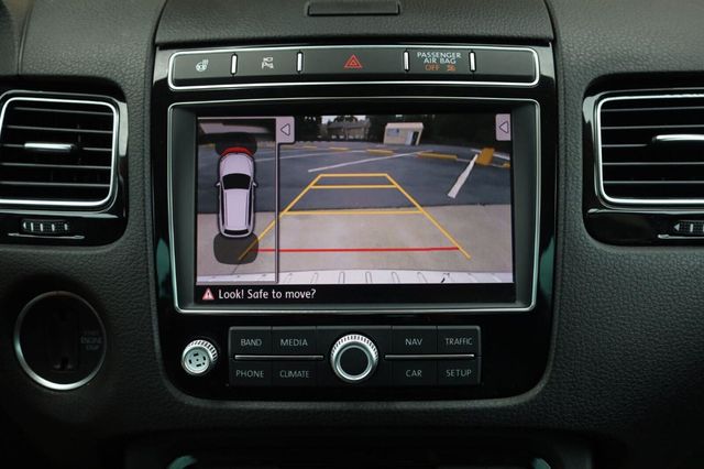 2017 Volkswagen Touareg Sport w/Technology - 23062698 - 36