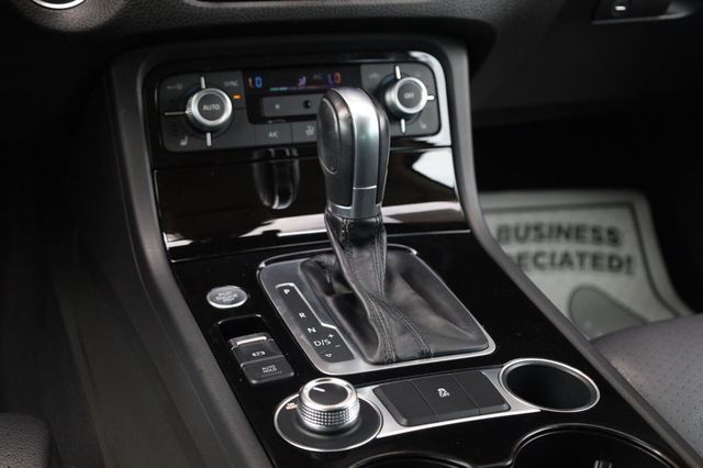 2017 Volkswagen Touareg Sport w/Technology - 23062698 - 41