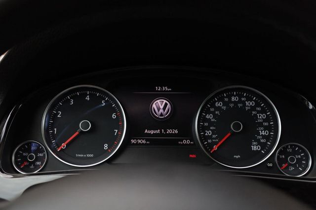 2017 Volkswagen Touareg Sport w/Technology - 23062698 - 42