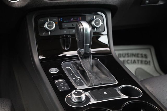 2017 Volkswagen Touareg Sport w/Technology - 23062698 - 44