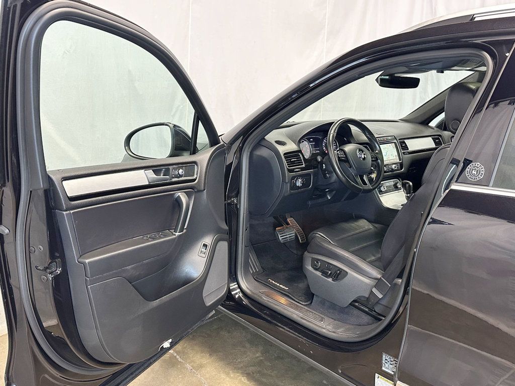 2017 Volkswagen Touareg V6 Wolfsburg Edition - 23055399 - 17