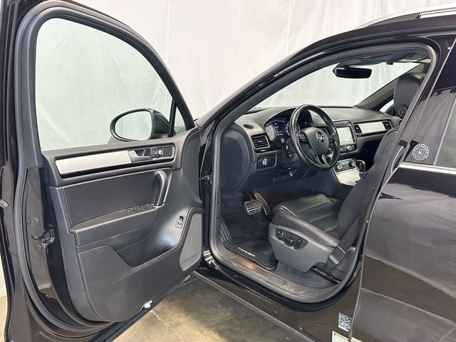 2017 Volkswagen Touareg V6 Wolfsburg Edition - 23055399 - 17