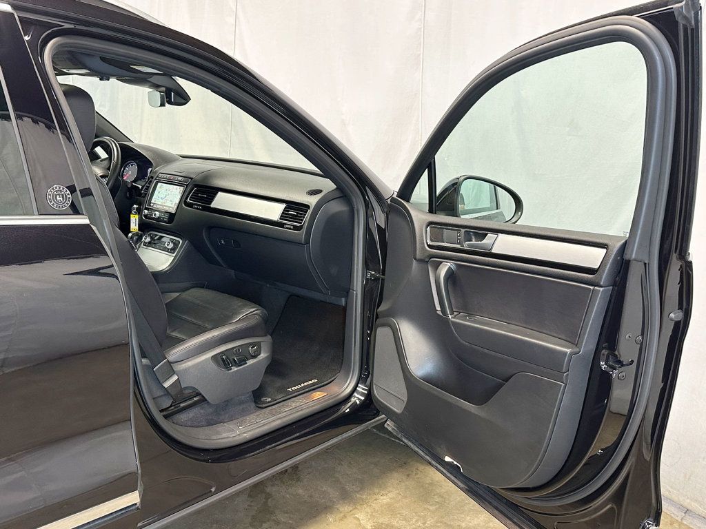 2017 Volkswagen Touareg V6 Wolfsburg Edition - 23055399 - 18