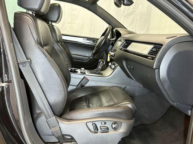 2017 Volkswagen Touareg V6 Wolfsburg Edition - 23055399 - 20