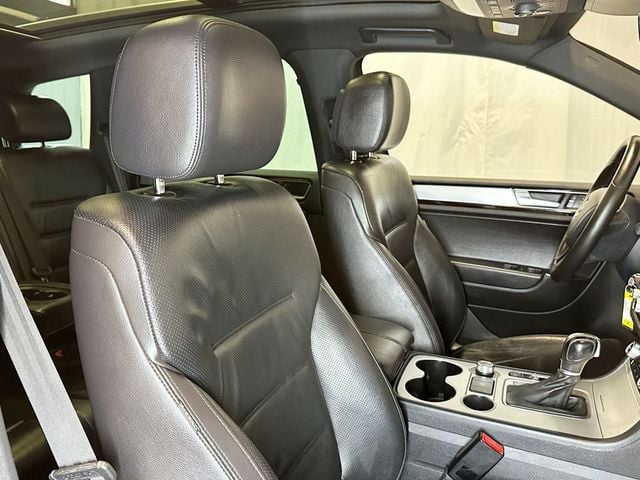 2017 Volkswagen Touareg V6 Wolfsburg Edition - 23055399 - 22