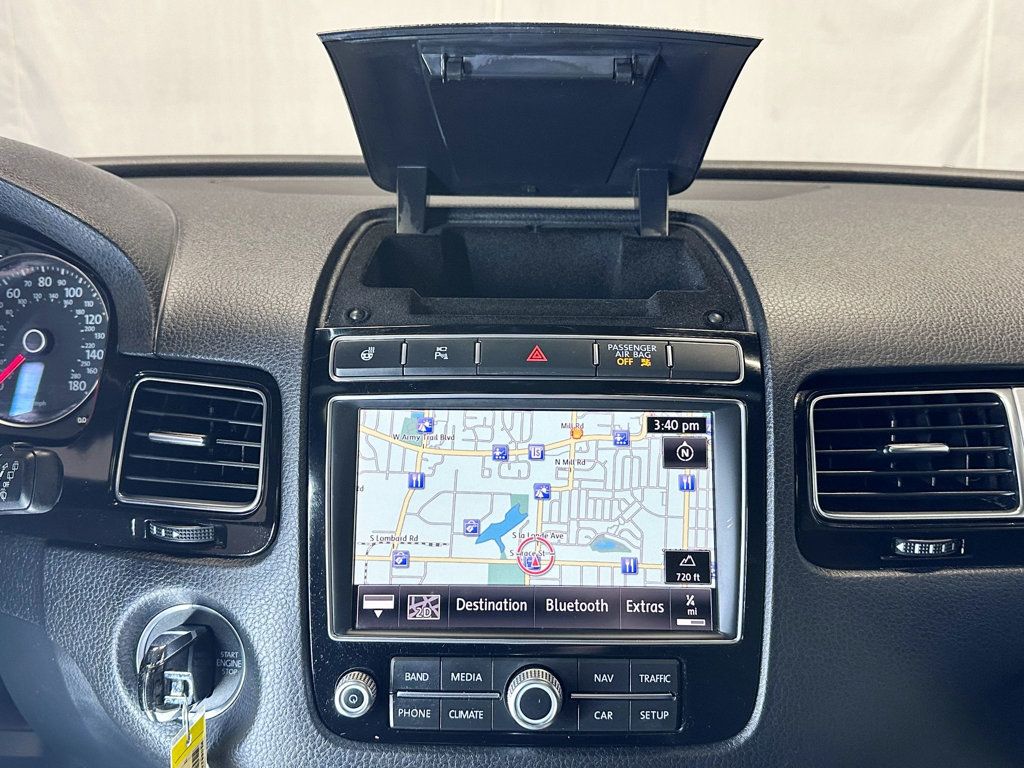 2017 Volkswagen Touareg V6 Wolfsburg Edition - 23055399 - 28