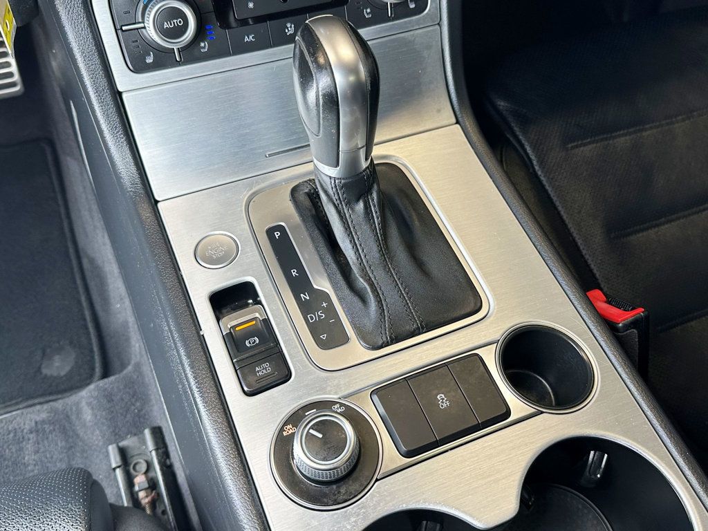 2017 Volkswagen Touareg V6 Wolfsburg Edition - 23055399 - 31