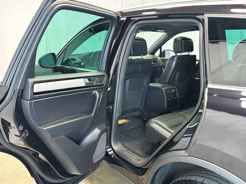 2017 Volkswagen Touareg V6 Wolfsburg Edition - 23055399 - 34