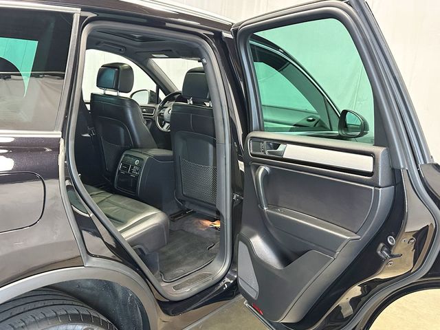 2017 Volkswagen Touareg V6 Wolfsburg Edition - 23055399 - 35