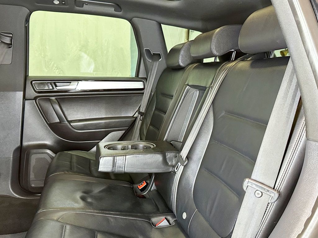 2017 Volkswagen Touareg V6 Wolfsburg Edition - 23055399 - 38