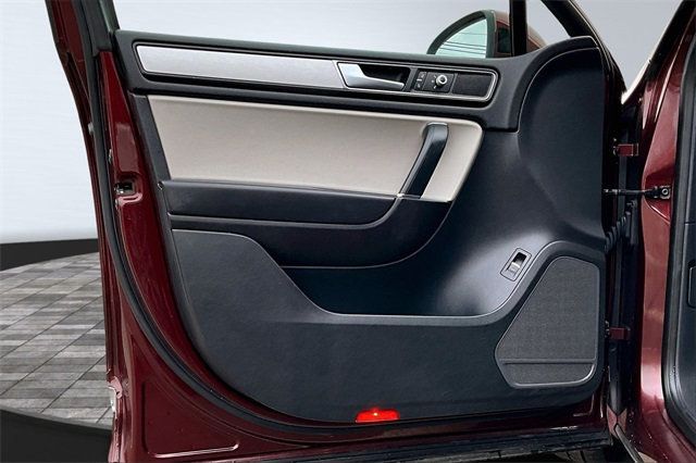 2017 Volkswagen Touareg V6 Wolfsburg Edition - 22970131 - 8