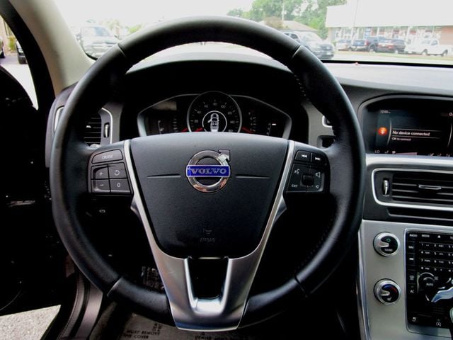 2017 Volvo S60 T5 AWD Dynamic - 23062135 - 17