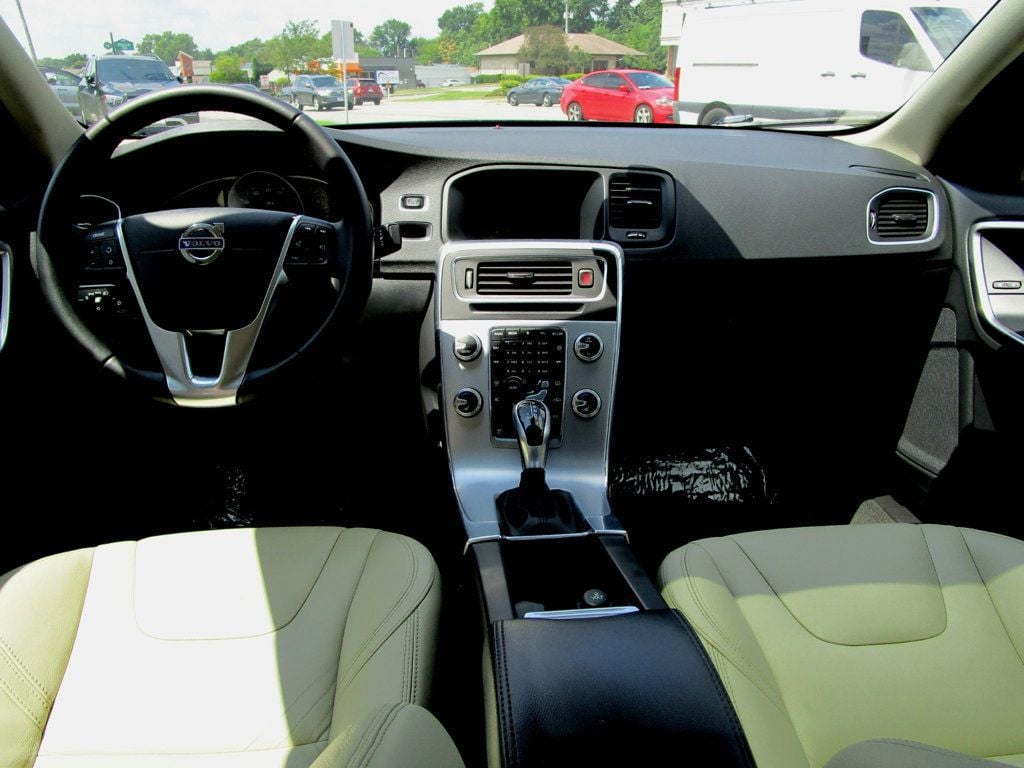 2017 Volvo S60 T5 AWD Dynamic - 23062135 - 1