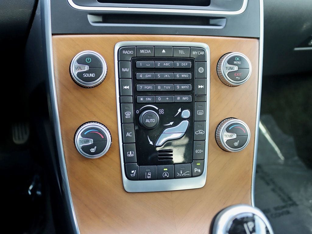 2017 Volvo S60 T5 AWD Inscription Platinum - 22979389 - 19