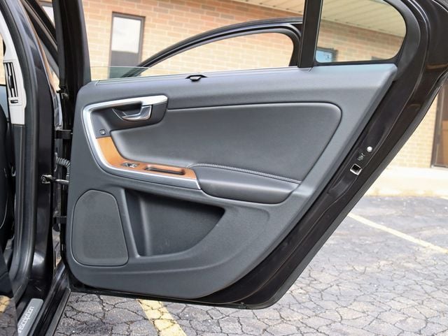 2017 Volvo S60 T5 AWD Inscription Platinum - 22979389 - 32