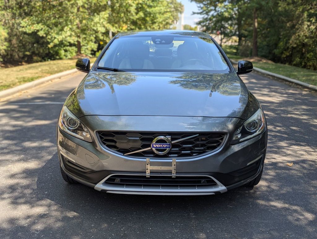 2017 Volvo S60 Cross Country Platinum photo 2