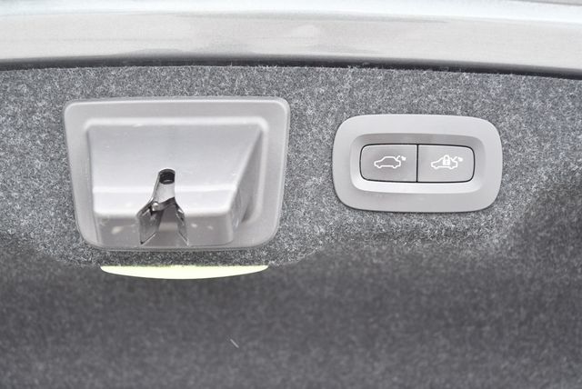2017 Volvo S90 T6 AWD Inscription Sedan W/Vision, Climate &Convenience Packages - 23034725 - 17