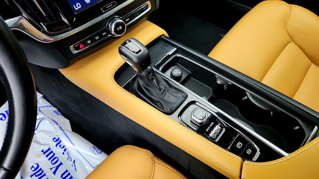 2017 Volvo S90 T6 AWD Momentum - 23041954 - 16
