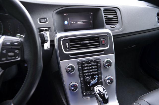 2017 Volvo V60 T5 FWD Dynamic - 22928803 - 22