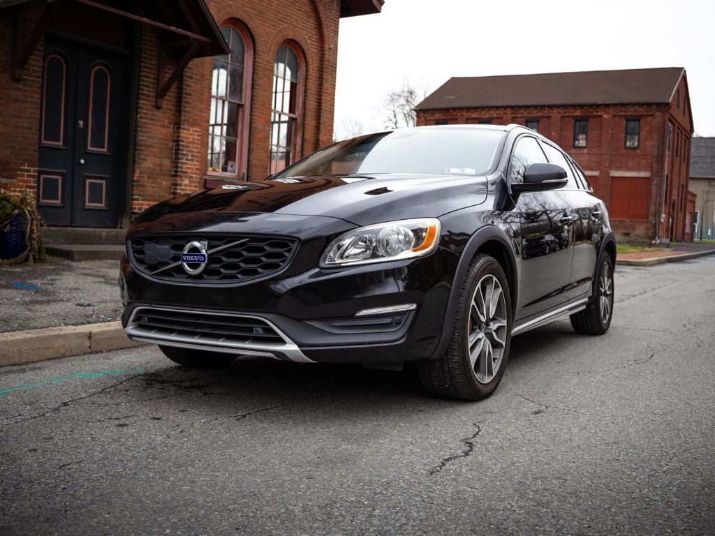 2017 Volvo V60 Cross Country ONE OWNER DEALER SERVICED - 22989658 | Video 1