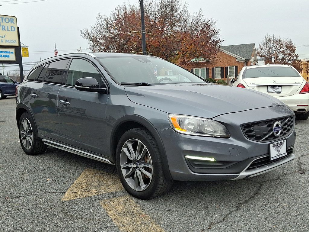 2017 Volvo V60 Premier photo 3