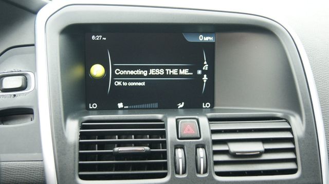 2017 Volvo XC60 JUST SERVICED, VERY CLEAN INSIDE AND OUT  - 23043576 - 14
