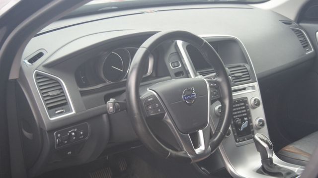 2017 Volvo XC60 JUST SERVICED, VERY CLEAN INSIDE AND OUT  - 23043576 - 21