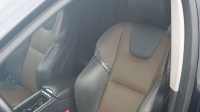 2017 Volvo XC60 JUST SERVICED, VERY CLEAN INSIDE AND OUT  - 23043576 - 27