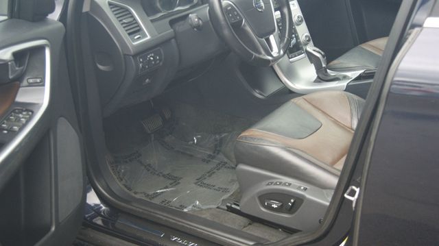 2017 Volvo XC60 JUST SERVICED, VERY CLEAN INSIDE AND OUT  - 23043576 - 29