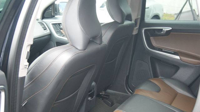 2017 Volvo XC60 JUST SERVICED, VERY CLEAN INSIDE AND OUT  - 23043576 - 32