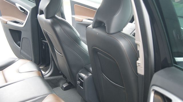2017 Volvo XC60 JUST SERVICED, VERY CLEAN INSIDE AND OUT  - 23043576 - 38
