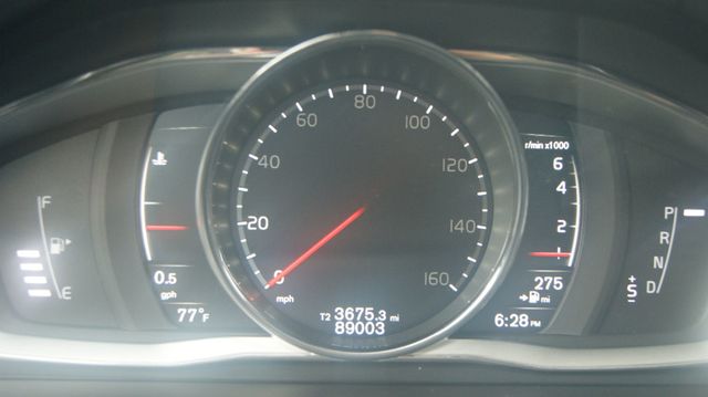 2017 Volvo XC60 JUST SERVICED, VERY CLEAN INSIDE AND OUT  - 23043576 - 3