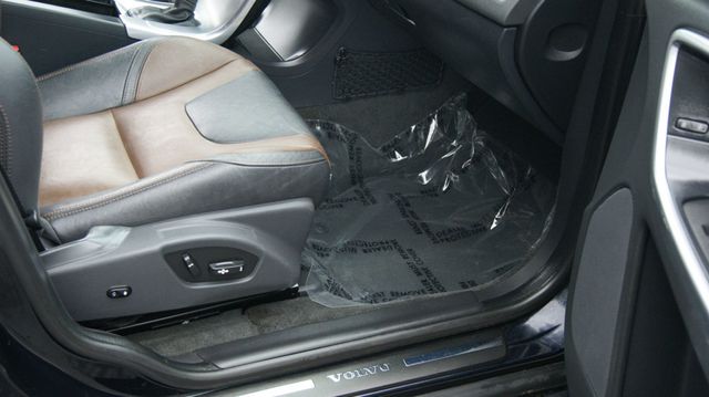 2017 Volvo XC60 JUST SERVICED, VERY CLEAN INSIDE AND OUT  - 23043576 - 40
