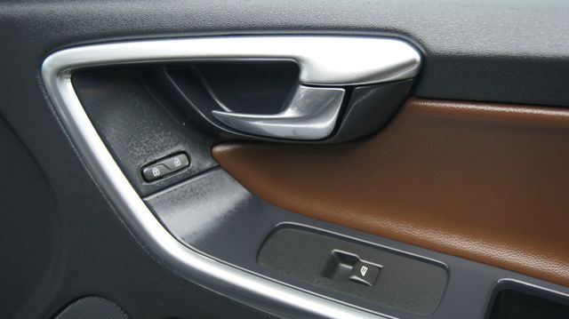 2017 Volvo XC60 JUST SERVICED, VERY CLEAN INSIDE AND OUT  - 23043576 - 47