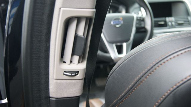 2017 Volvo XC60 JUST SERVICED, VERY CLEAN INSIDE AND OUT  - 23043576 - 55