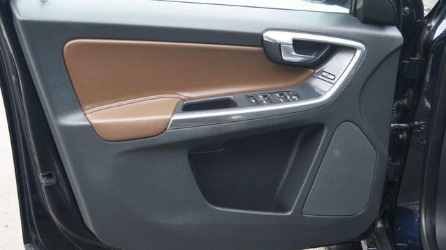 2017 Volvo XC60 JUST SERVICED, VERY CLEAN INSIDE AND OUT  - 23043576 - 56
