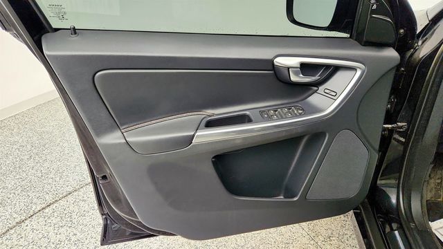 2017 Volvo XC60 T5 AWD Dynamic - 23016929 - 10