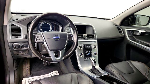 2017 Volvo XC60 T5 AWD Dynamic - 23016929 - 12