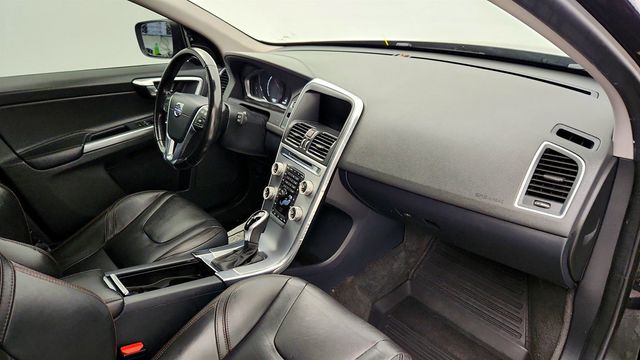 2017 Volvo XC60 T5 AWD Dynamic - 23016929 - 25