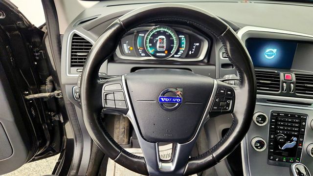 2017 Volvo XC60 T5 AWD Dynamic w/ Climate & Preferred Option Packages - 23016929 - 13