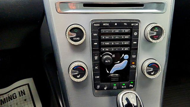 2017 Volvo XC60 T5 AWD Dynamic w/ Climate & Preferred Option Packages - 23016929 - 17