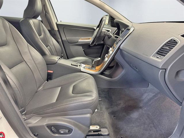 2017 Volvo XC60 T5 AWD Inscription - 23023661 - 25