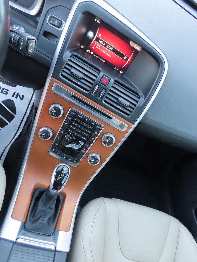 2017 Volvo XC60 T5 AWD Inscription - 22931475 - 37